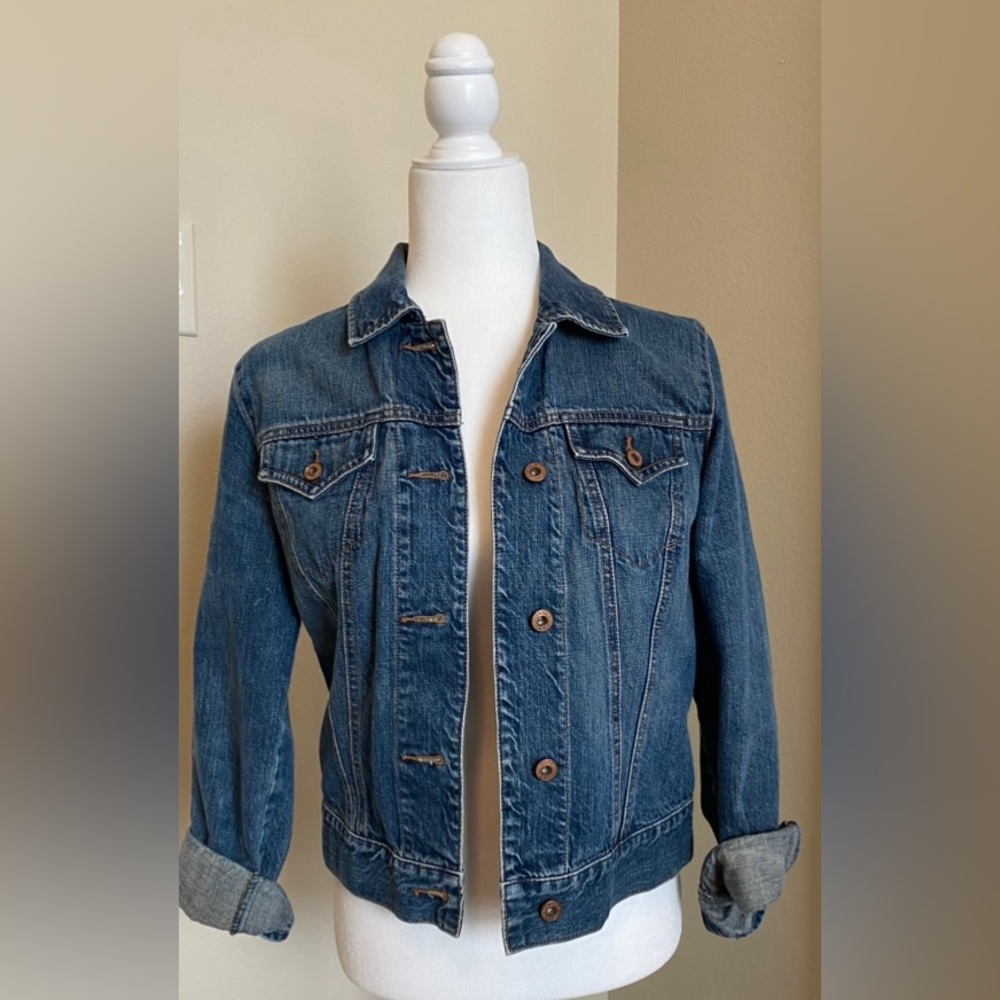 Gap denim jacket Like New Sz Small Fantastic